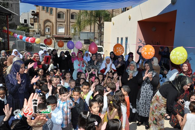 كفرقاسم – فيديو: بساتين الامل, السلام , والمحبة تحتفل بعيد الام على انغام عمو انس وجوقته ..